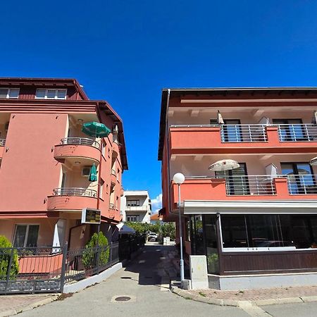 אוהריד Villa & Apartments Antigona מראה חיצוני תמונה