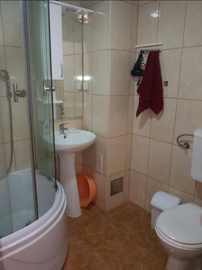 אוהריד Villa & Apartments Antigona מראה חיצוני תמונה