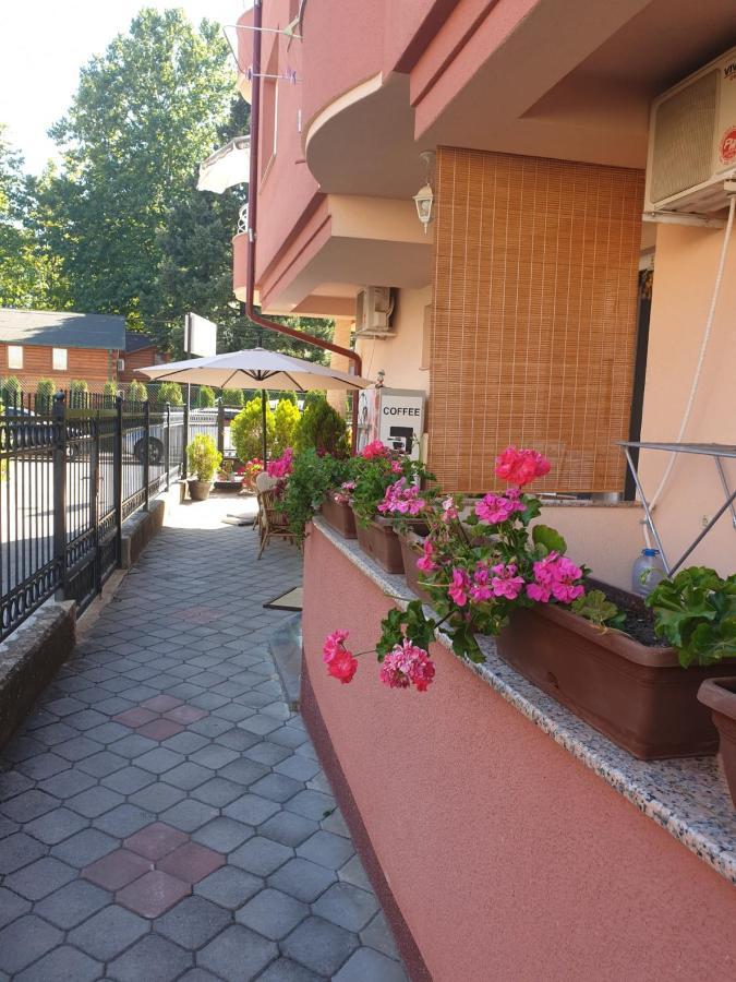 אוהריד Villa & Apartments Antigona מראה חיצוני תמונה
