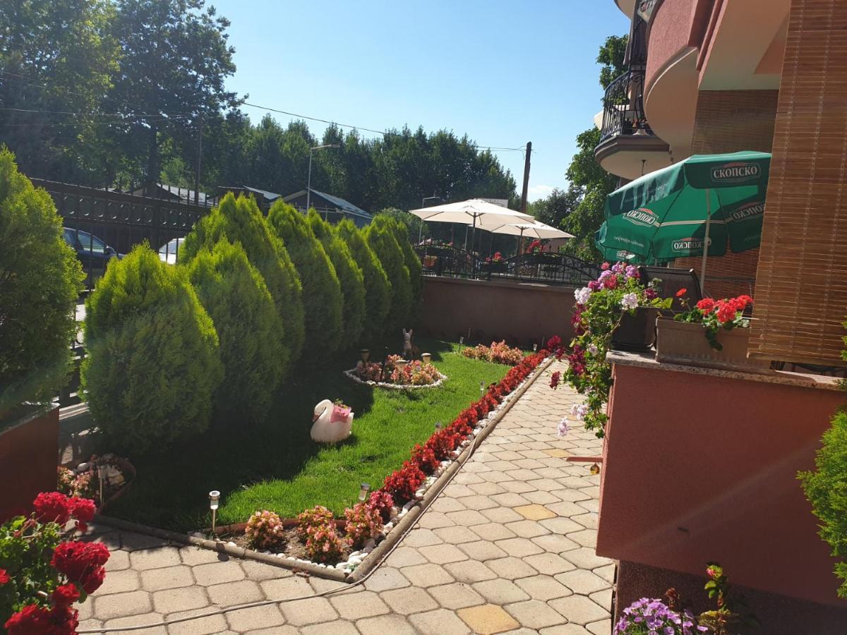 אוהריד Villa & Apartments Antigona מראה חיצוני תמונה