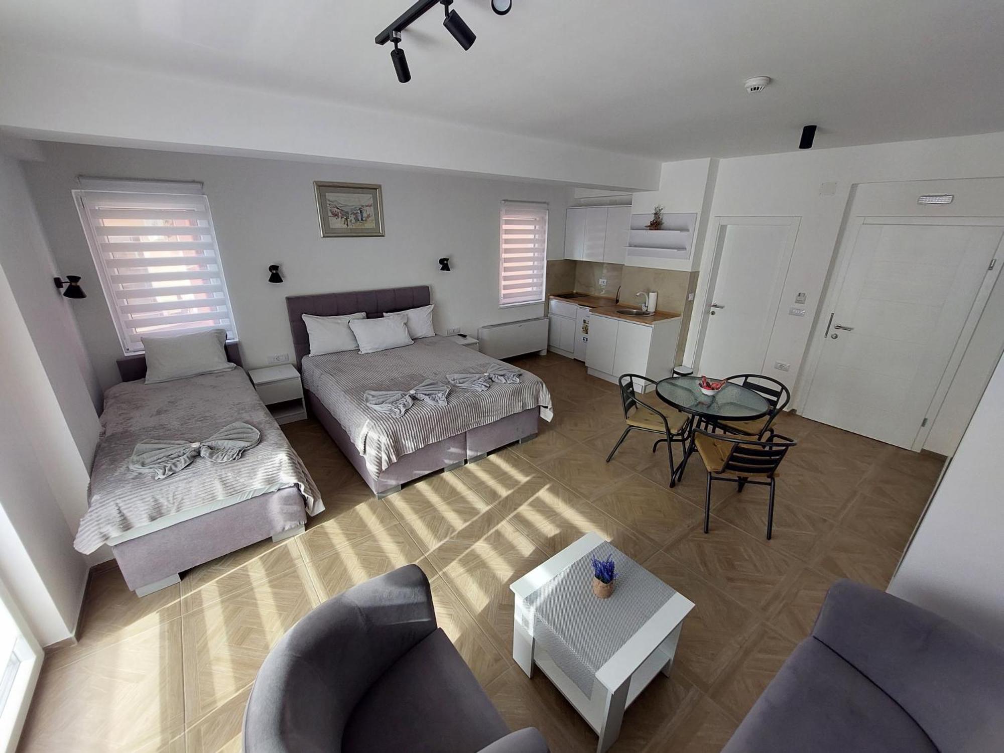 אוהריד Villa & Apartments Antigona מראה חיצוני תמונה