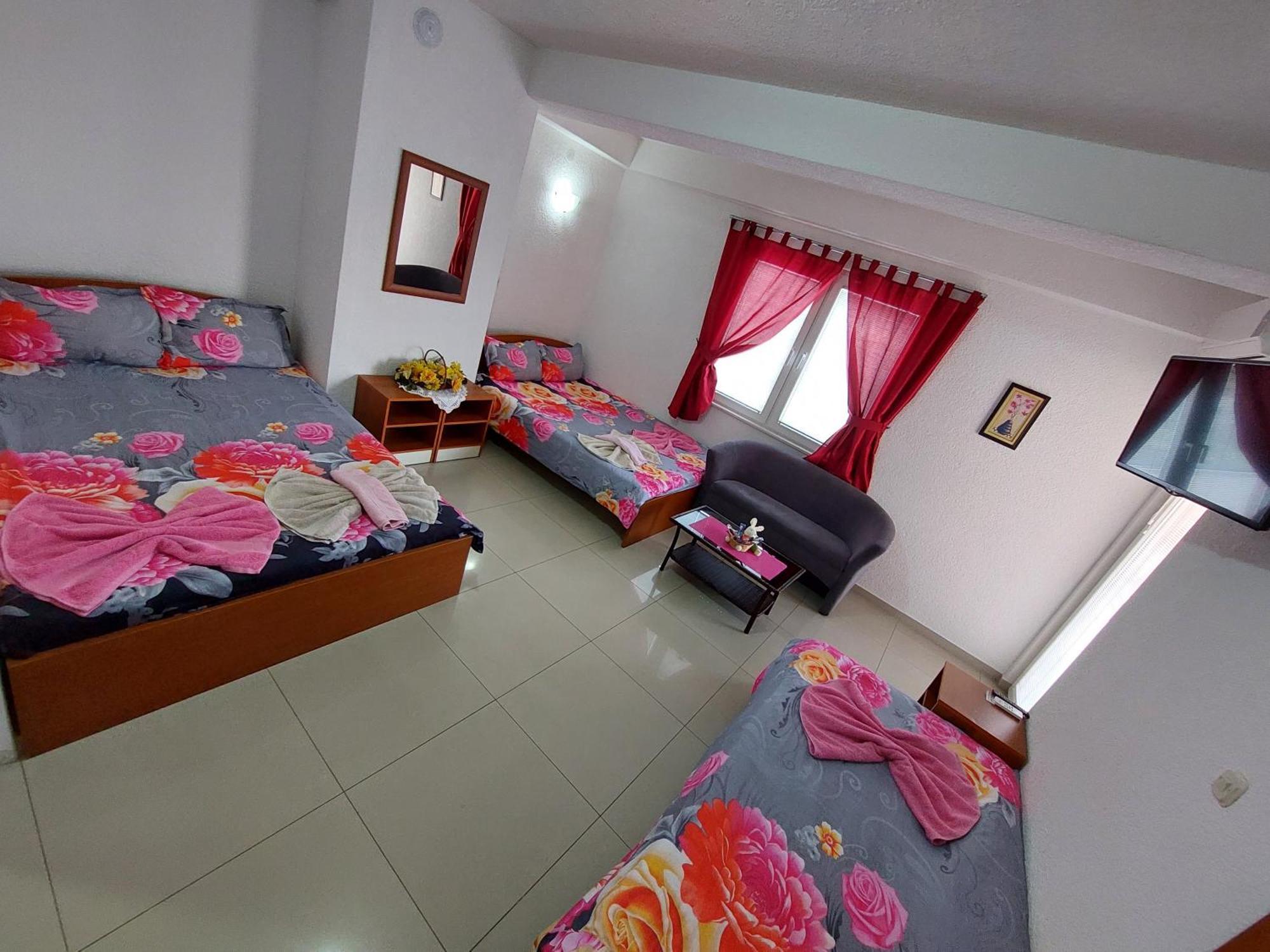 אוהריד Villa & Apartments Antigona מראה חיצוני תמונה