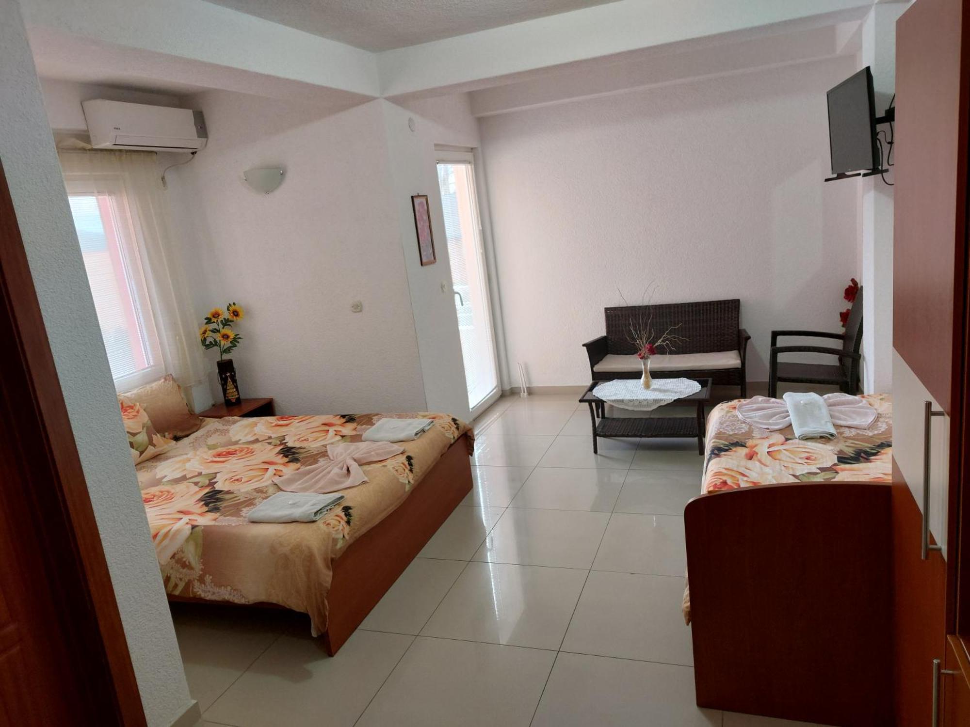 אוהריד Villa & Apartments Antigona מראה חיצוני תמונה