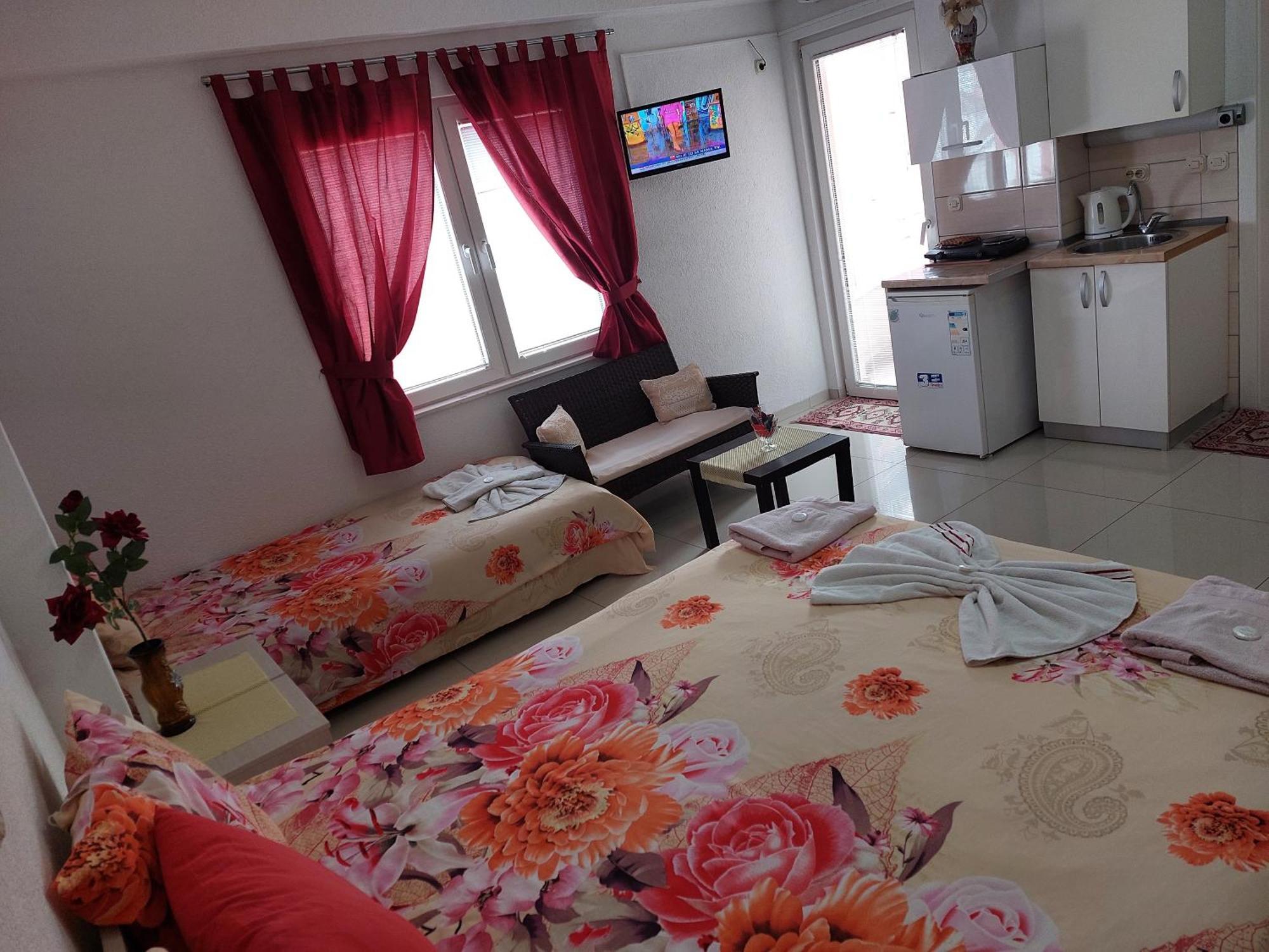 אוהריד Villa & Apartments Antigona מראה חיצוני תמונה