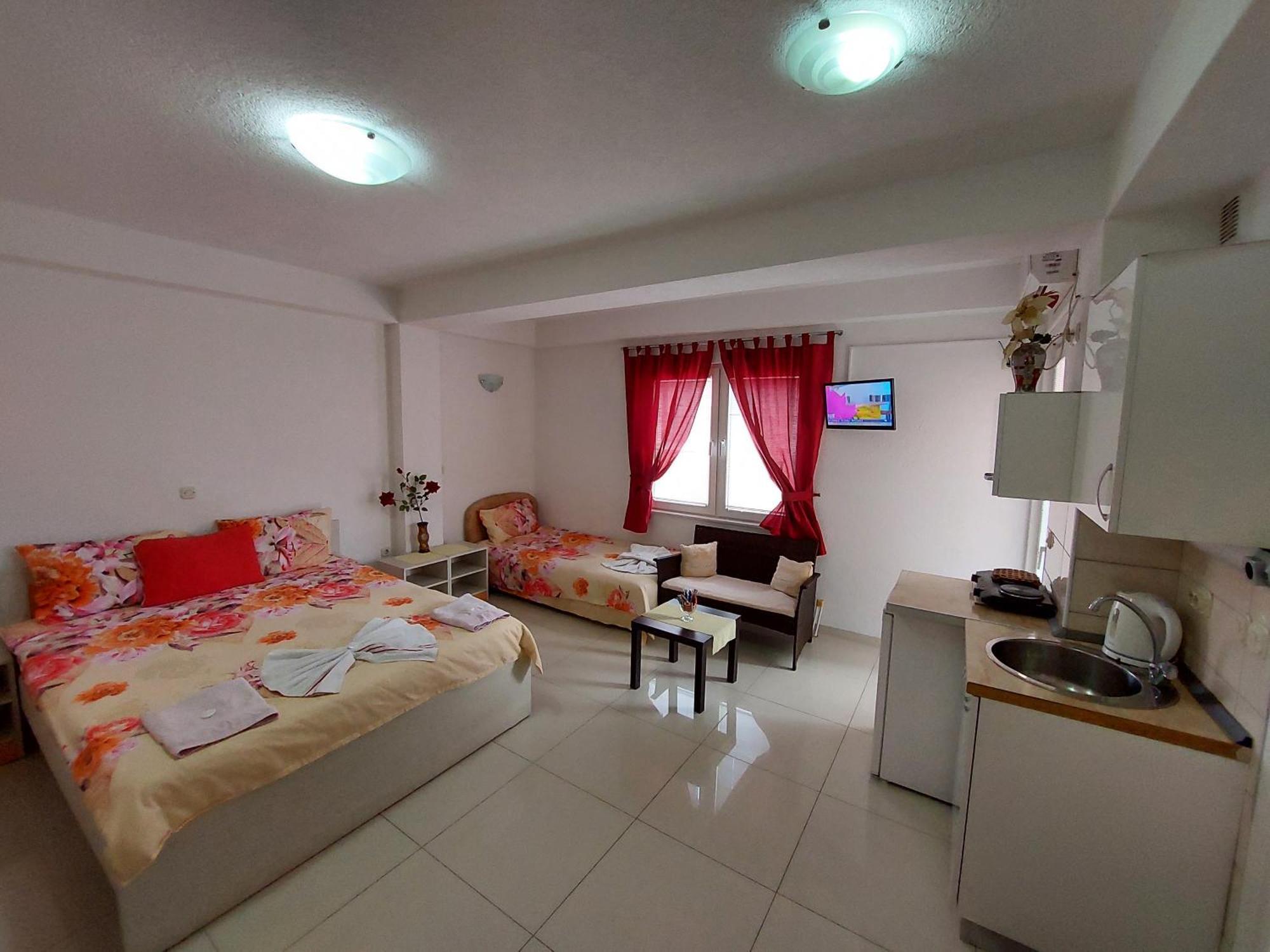 אוהריד Villa & Apartments Antigona מראה חיצוני תמונה