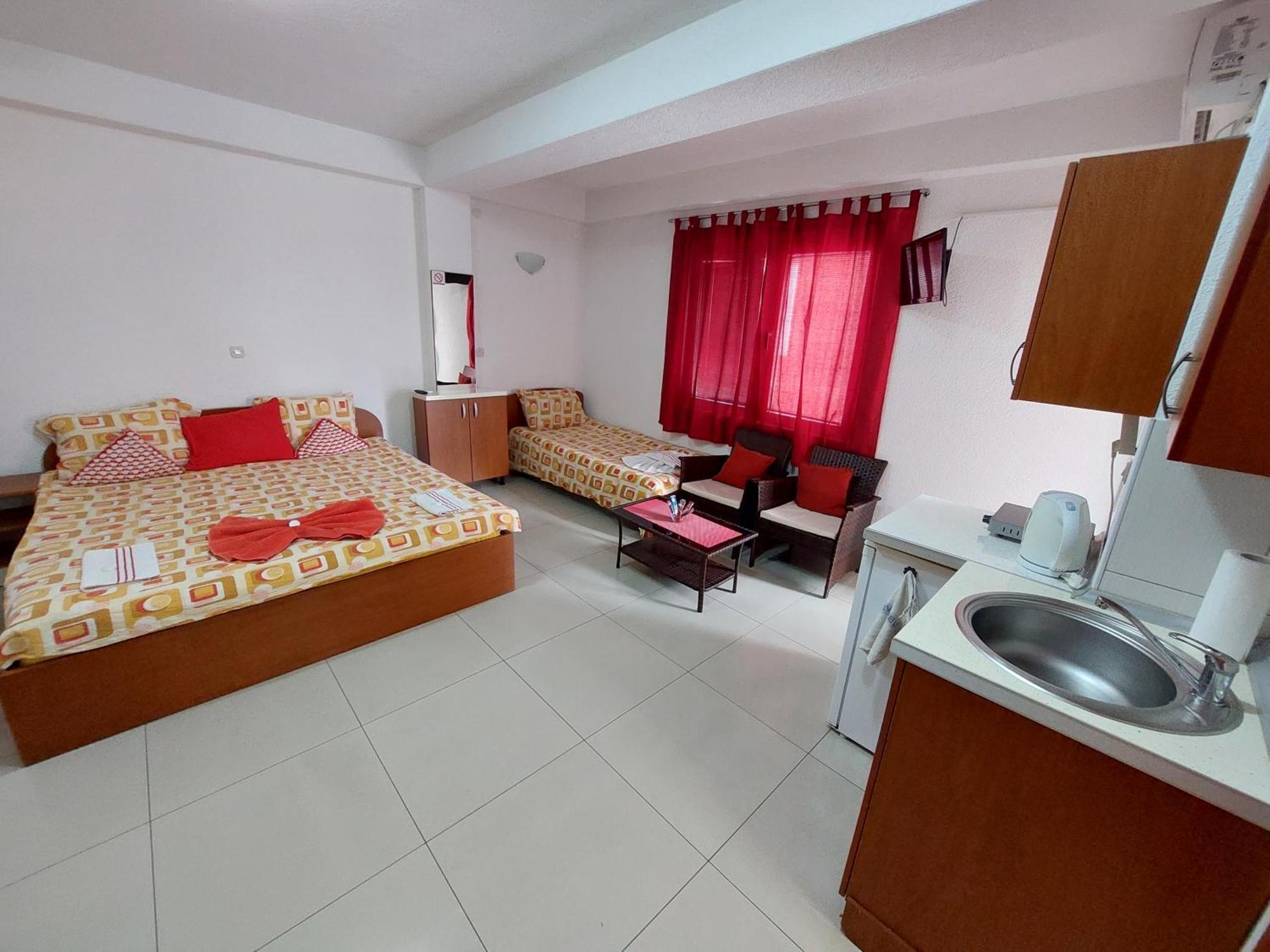 אוהריד Villa & Apartments Antigona מראה חיצוני תמונה