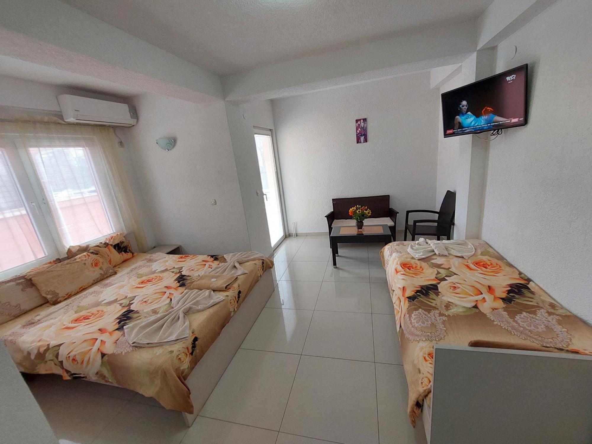 אוהריד Villa & Apartments Antigona מראה חיצוני תמונה