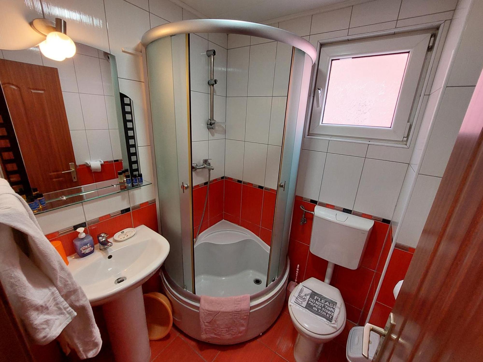 אוהריד Villa & Apartments Antigona מראה חיצוני תמונה