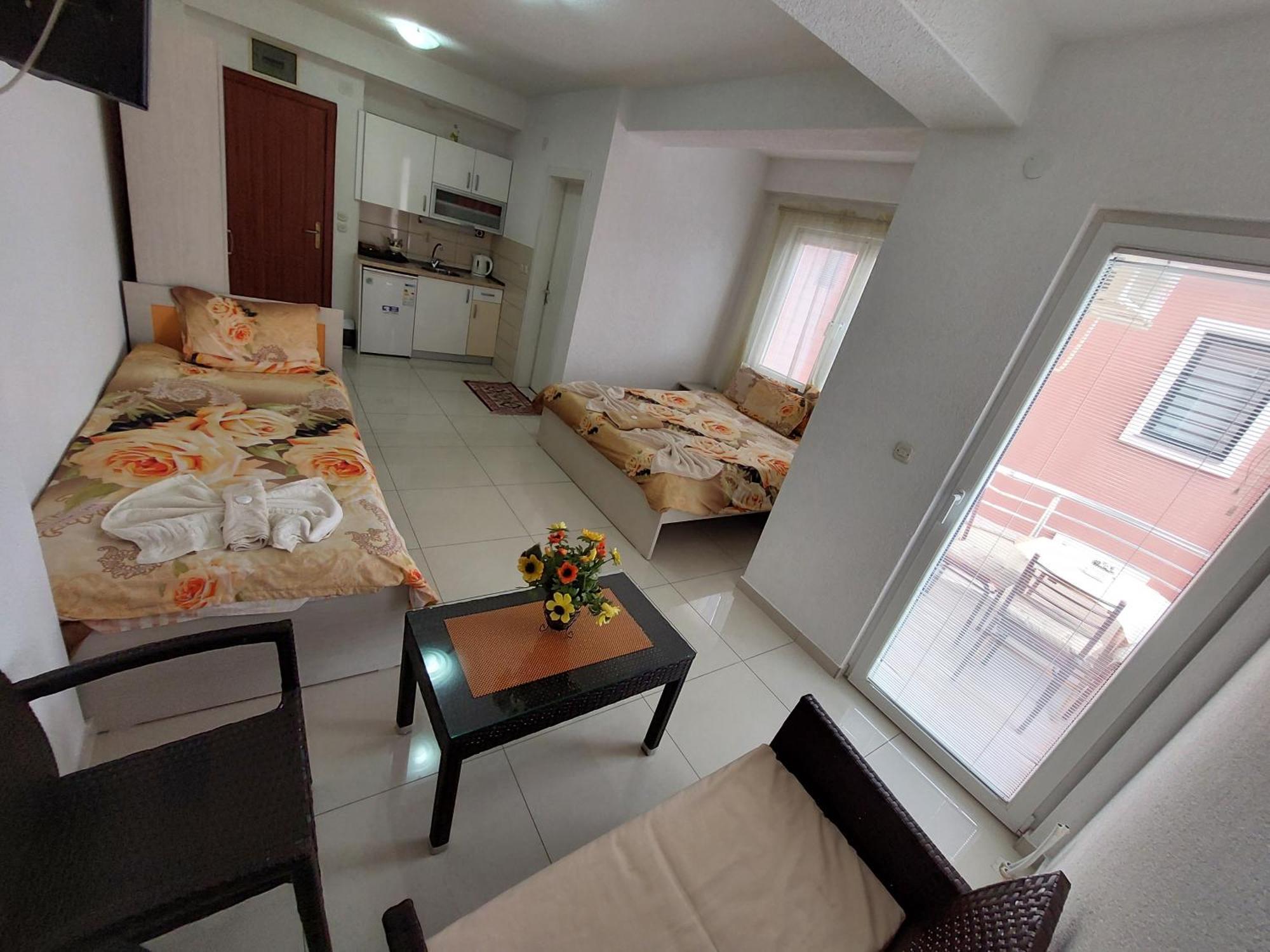 אוהריד Villa & Apartments Antigona מראה חיצוני תמונה