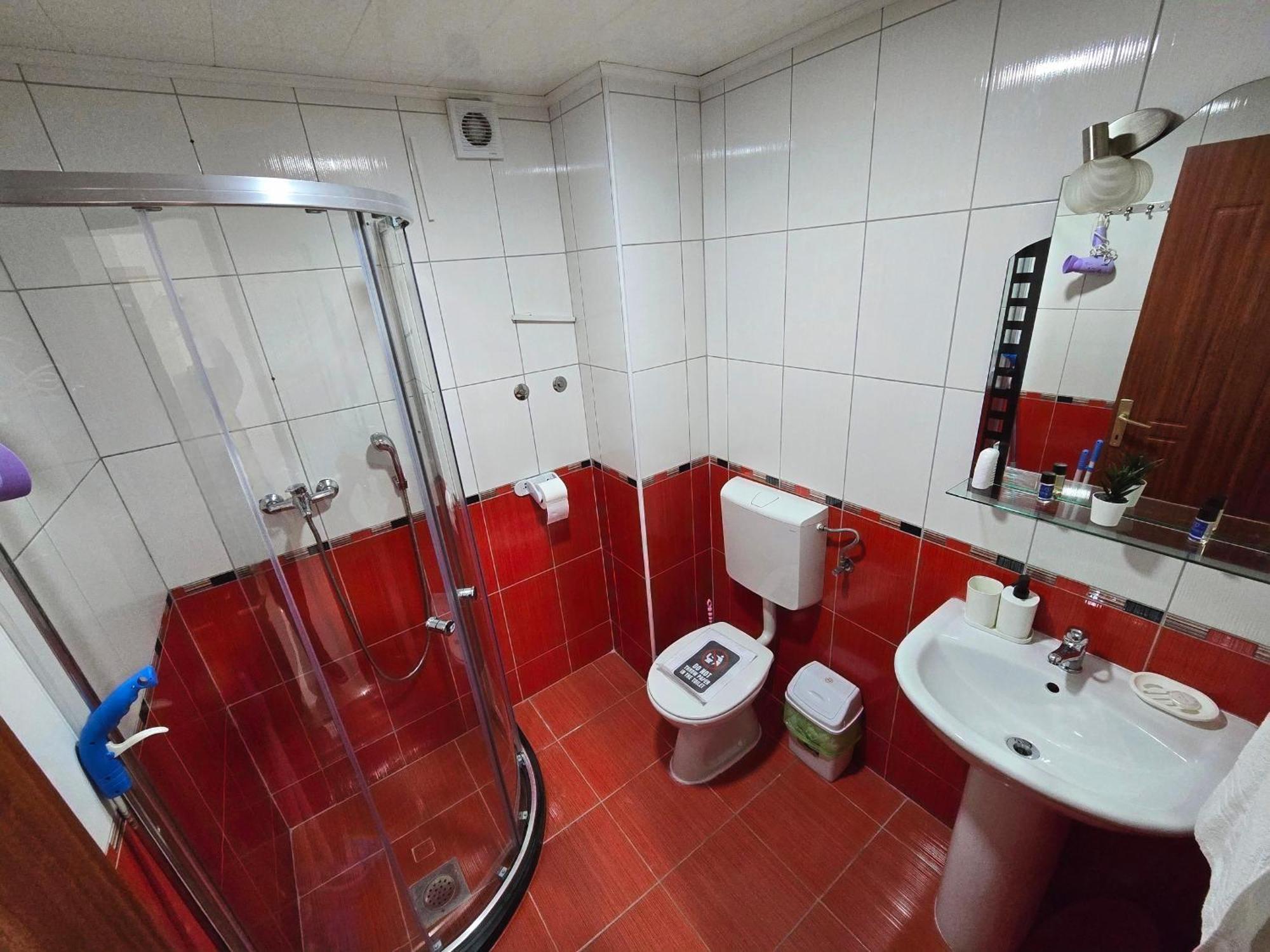 אוהריד Villa & Apartments Antigona מראה חיצוני תמונה