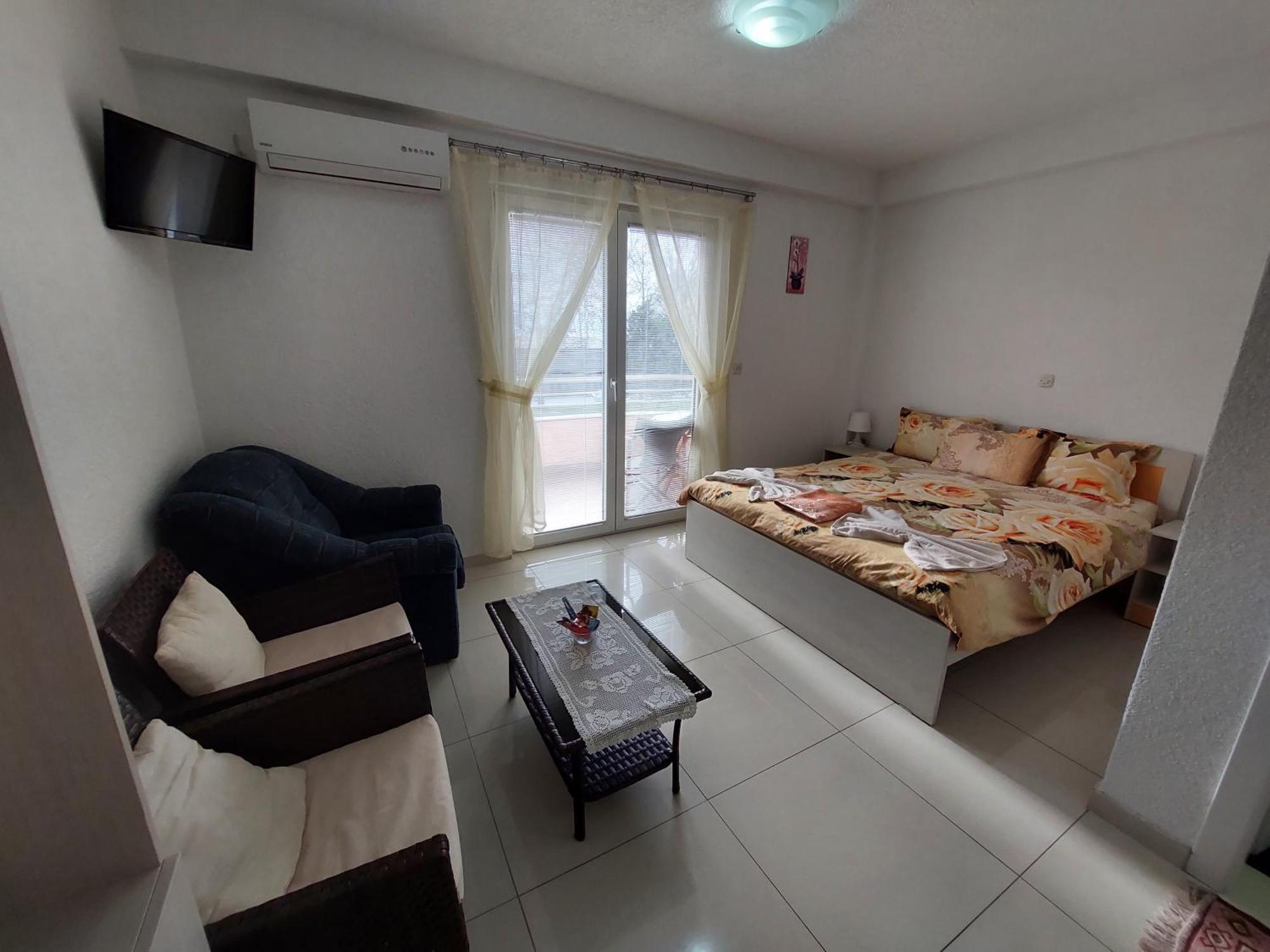 אוהריד Villa & Apartments Antigona מראה חיצוני תמונה