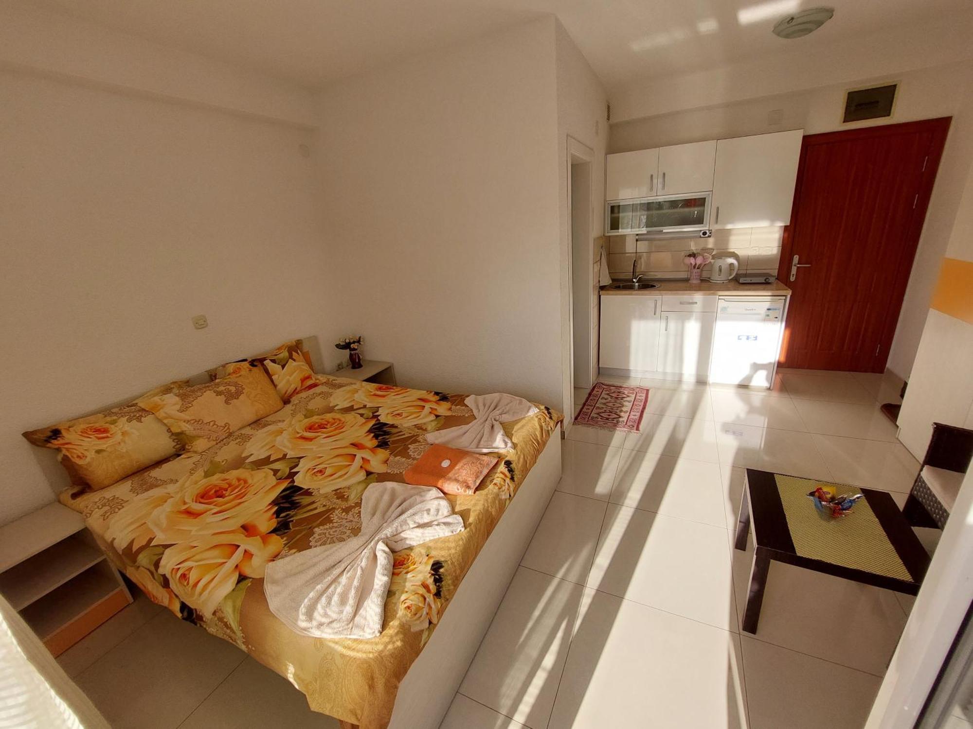 אוהריד Villa & Apartments Antigona מראה חיצוני תמונה